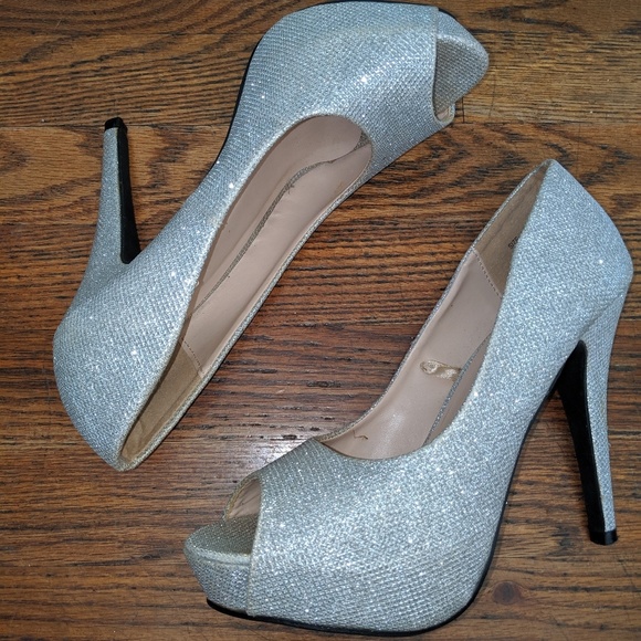 Silver, Shimmering open toe Stiletto - Picture 2 of 3